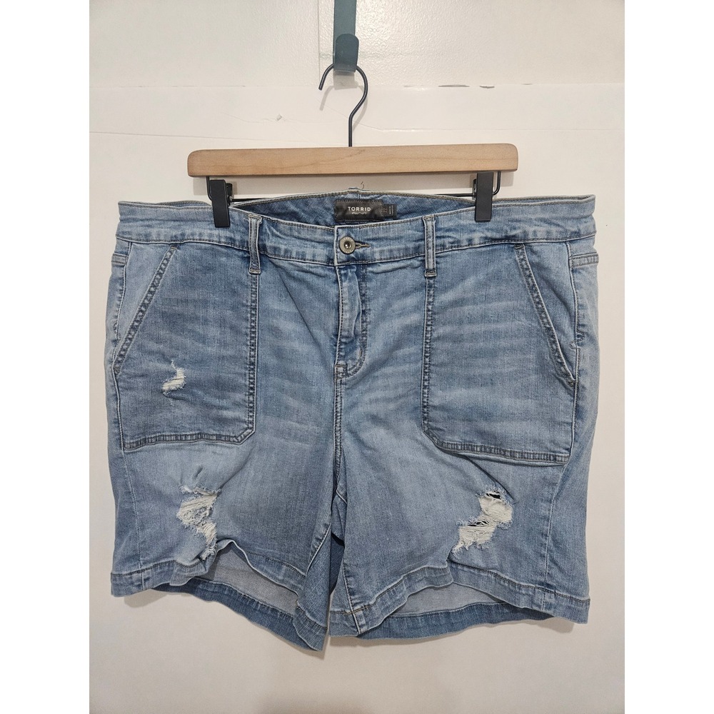 Torrid Distressed Denim Shorts Light Wash Ripped Plus Size 22 14677645
